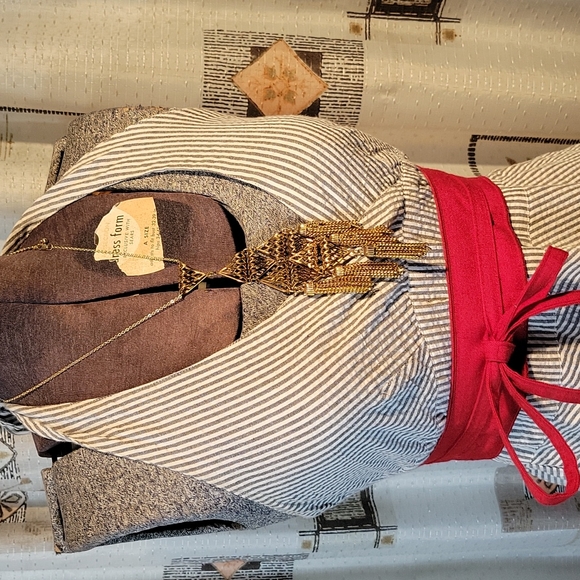 Retro Grey Seersucker Dress - Picture 2 of 11